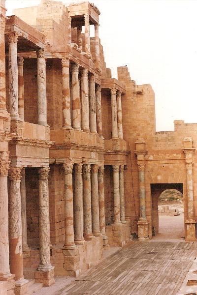 Doppio colonnato del teatro di Sabratha - Double colonnade of the theater at Sabratha